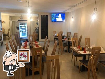 Siediti a un tavolo di Restaurant Amfora