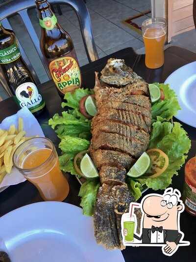 Desfrute de um drinque no Restaurante Peixe Frito