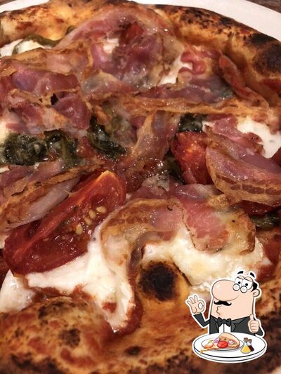 A Weisses Roessl, puoi assaggiare una bella pizza