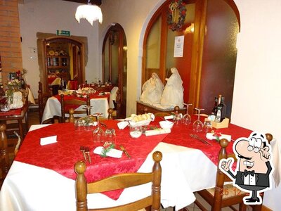 Dai un'occhiata agli interni di trattoria vanzella