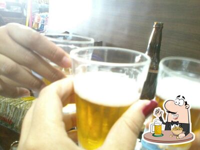 Peça um copo de cerveja leve ou escura