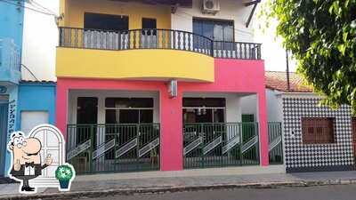 a parte exterior é uma característica importante do Restaurante Bom Dia