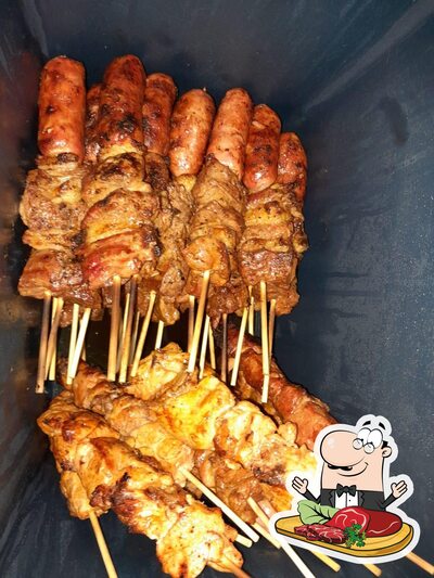 Espetinho do pai provê refeições de carne