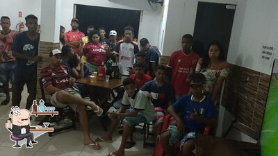 Sente em uma das mesas no JN BAR E RESTAURANTE
