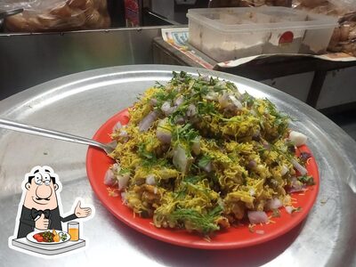 Food at Nilu Bhelpuri Center