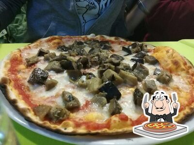 A Gli Sfrontati, puoi assaggiare una bella pizza