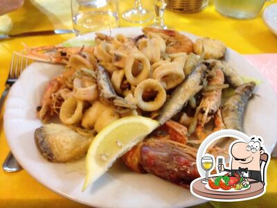 Pizzeria Antica Posta serve un'ampia selezione di pasti di mare