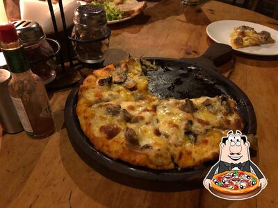 At Bon Appetit, you can order pizza