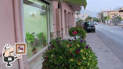 Siediti a un tavolo di 7 Fontane