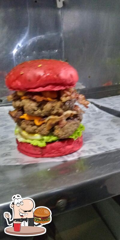 Experimente um dos hambúrgueres servidos no Stalones Burguer