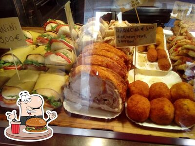 Concediti un bell'hamburger alla pizzeria Pizzarius