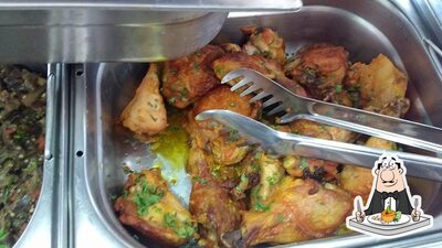 Platos en REstaurante e Conveniência Rowalu