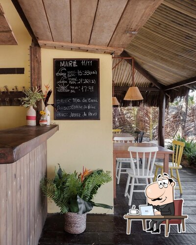 Veja imagens do interior do Makan Praia Bar