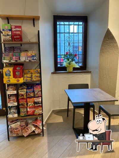 Siediti a un tavolo di Piazza Caffè