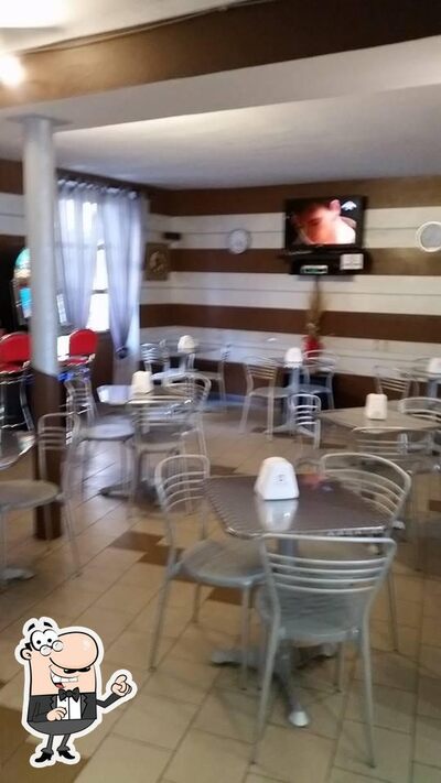 Siediti a un tavolo di Bar Tropical