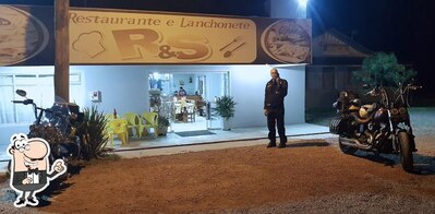 Desfrute da vista da área externa do R&S Lanches
