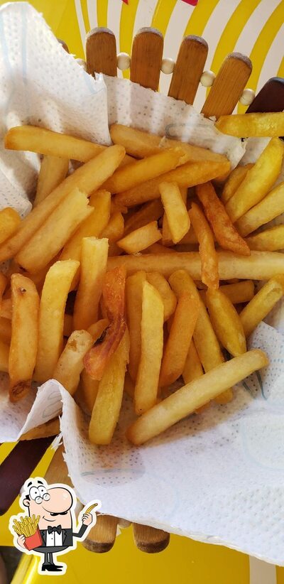 Você pode pedir batatas fritas como acompanhamento ou lanche
