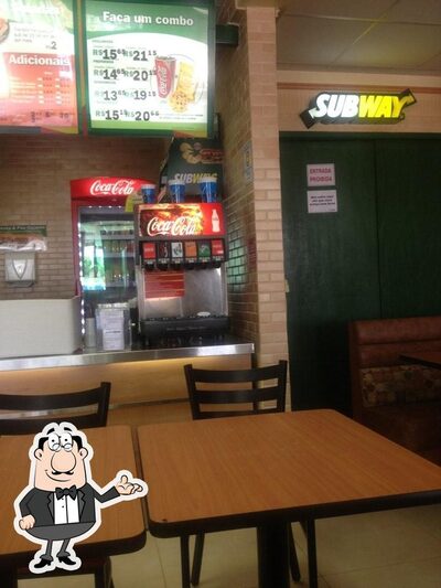 Veja imagens do interior do Subway