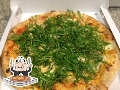 A Gusto Pizza, puoi provare una bella pizza