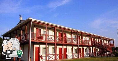 Vous pouvez prendre un bol d'air frais à l'extérieur Brit Hotel Confort Manosque Cadarache