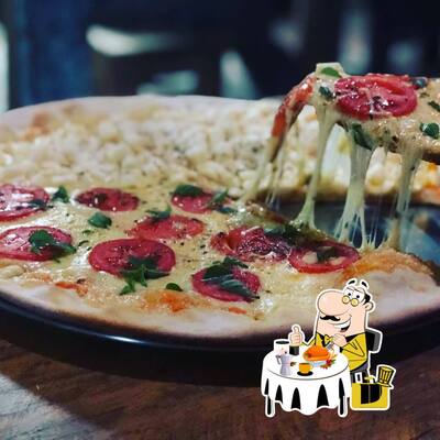Comida em Pizzaria das Conchas