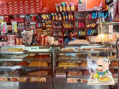 Food at bikaneri Misthan Bhandar
