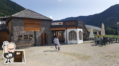Guarda la parte esterna di Bar Gelateria Al Parco