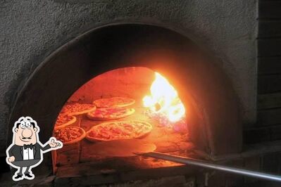 Dai un'occhiata agli interni di Pizza Buldog