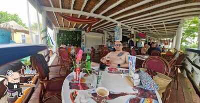 Gli interni di Beach Bar & Grill Max