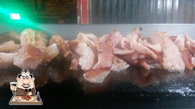 Peça refeições de carne no Lanches Velloss Bar 24hs