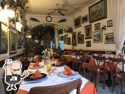 Gli interni di I sette tavoli