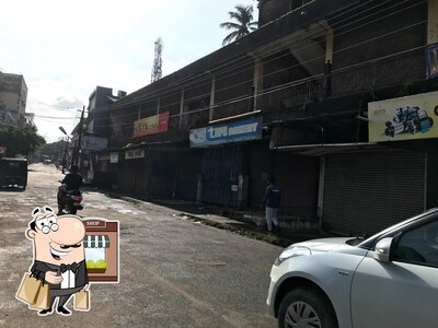 Check out how Tops Bakery looks outside