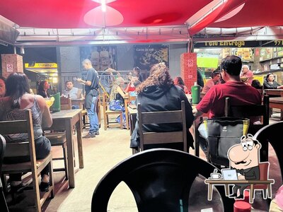 O interior do Churrasquinho do Bruce