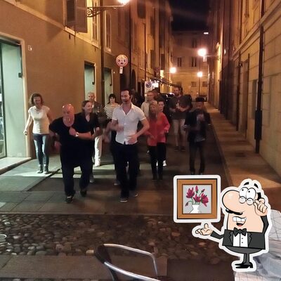 Siediti a un tavolo di Kaffeina