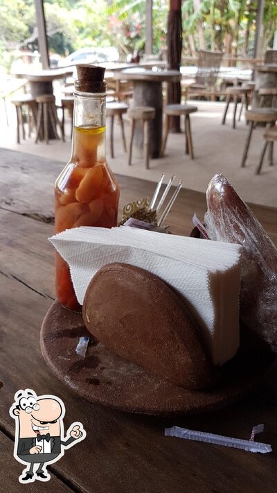 Sente em uma das mesas no Restaurante Rural Vó Maria