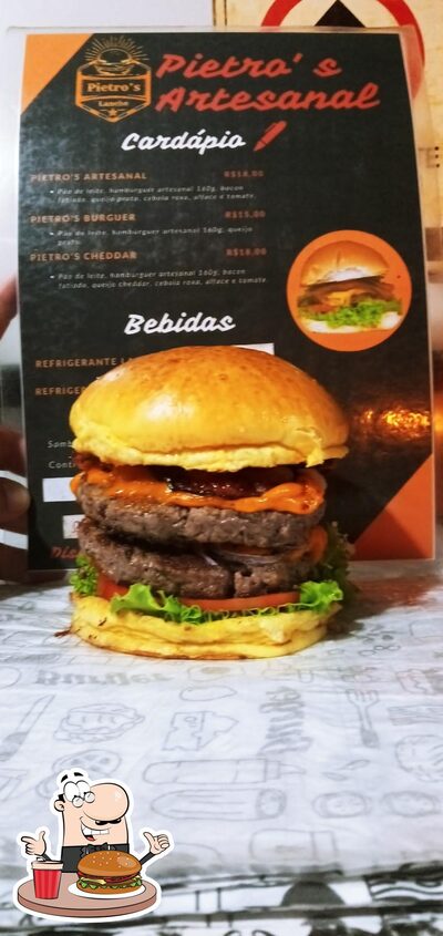 PIETRO'S Lanches e Açai serve uma escolha de opções para os amantes dos hambúrgueres