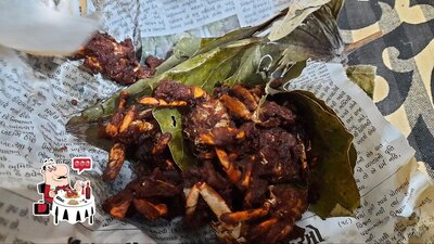 The visitors of R R Chicken Pakoda Centre can try different seafood dishes