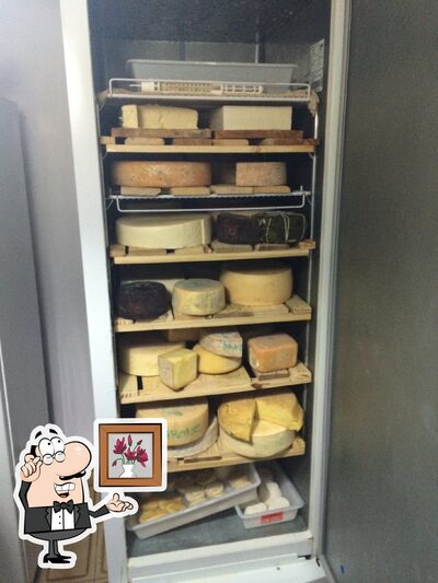 O interior do Pollaccia Delicatessen