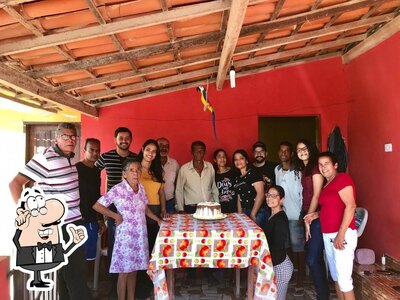 Sente em uma das mesas no Casa da Vó Maroca