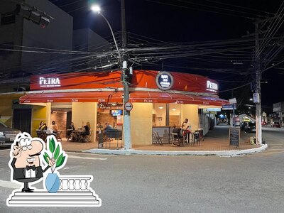 a parte exterior é uma característica importante do Bar do Cunha