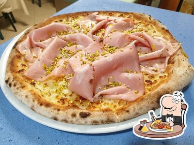 Prenditi una pizza alla pizzeria Ristorante Monte Rasu