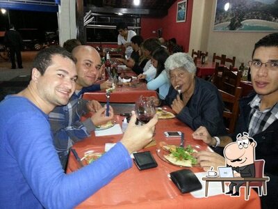 Sente em uma das mesas no Pizzaria Brother