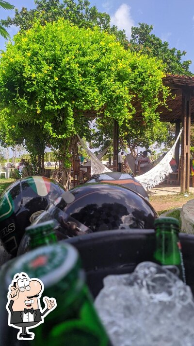 Sente em uma das mesas no Rancho Bem Estar
