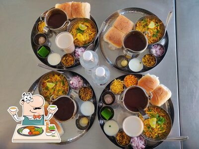 Food at Mahabarachi Misal