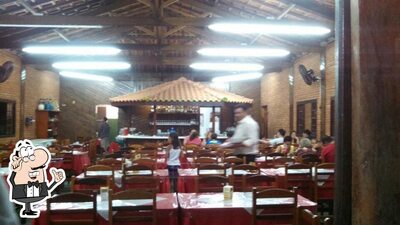 Sente em uma das mesas no Pizzaria Fornelli