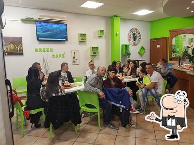 Dai un'occhiata agli interni di Green Cafè