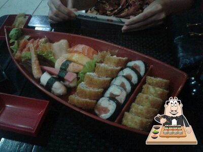 Sushi é um popular item de comida originário do Japão