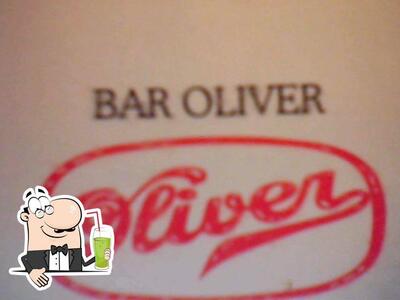 Goditi qualcosa da bere al pub & bar Bar Oliver Di Olivieri Samuele C. Snc