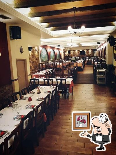 Check out how Ταβέρνα Καλιφόρνια looks inside