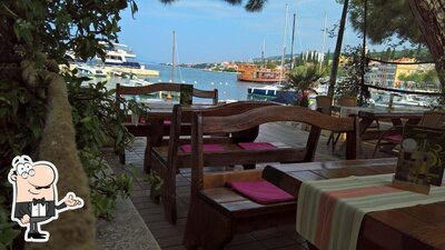 Gli interni di Food Bar "OLIVETO"